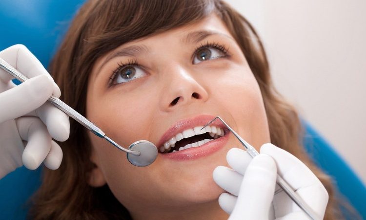 بررسی مشکلات و عوارض کامپوزیت دندان | The best gum surgeon in Isfahan