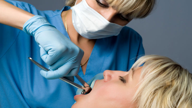 چقدر نیاز به کشیدن دندان عقل داریم؟ | بهترین دندانپزشک اصفهان