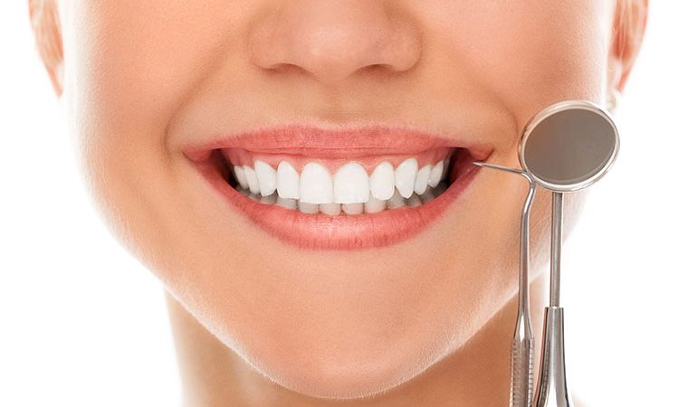 Méthodes d'entretien des implants dentaires | Le meilleur dentiste d'Ispahan