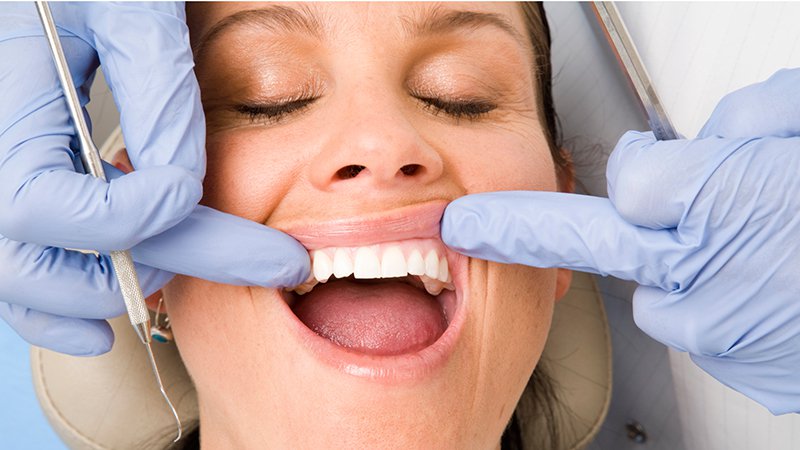 علل بروز عقب نشینی لثه چیست؟ | بهترین دندانپزشک اصفهان