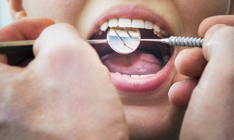 پیشگیری از مشکلات دهانی مرتبط با دیابت | بهترین دندانپزشک اصفهان