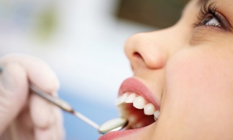 Combien de temps dure une chirurgie d'implant dentaire? | Le meilleur chirurgien des gencives à Ispahan