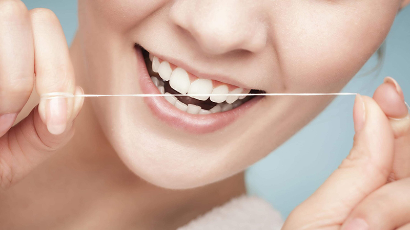 Comment utiliser correctement le fil dentaire|Le meilleur dentiste d'Ispahan