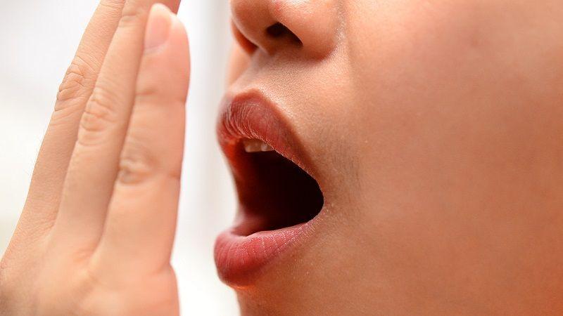 دلایل ایجاد بوی بد دهان چیست؟ | بهترین جراح لثه اصفهان