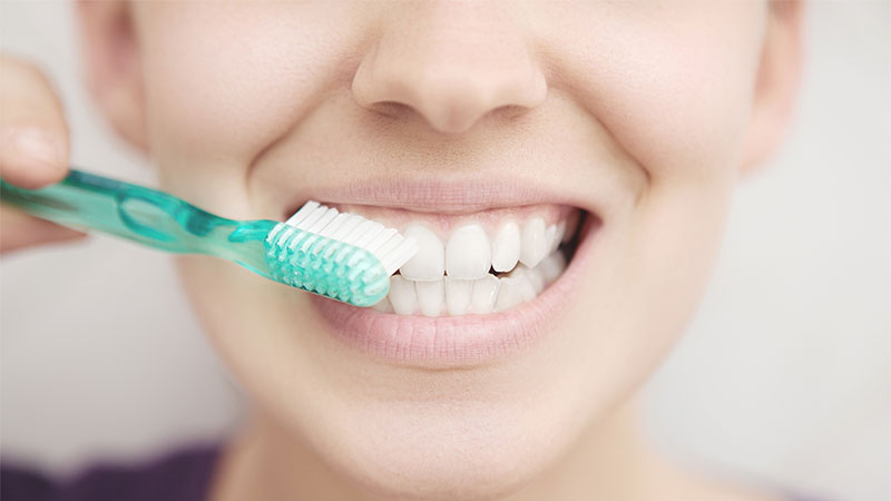 روش های صحیح مراقبت از تاج دندان | بهترین ایمپلنت اصفهان