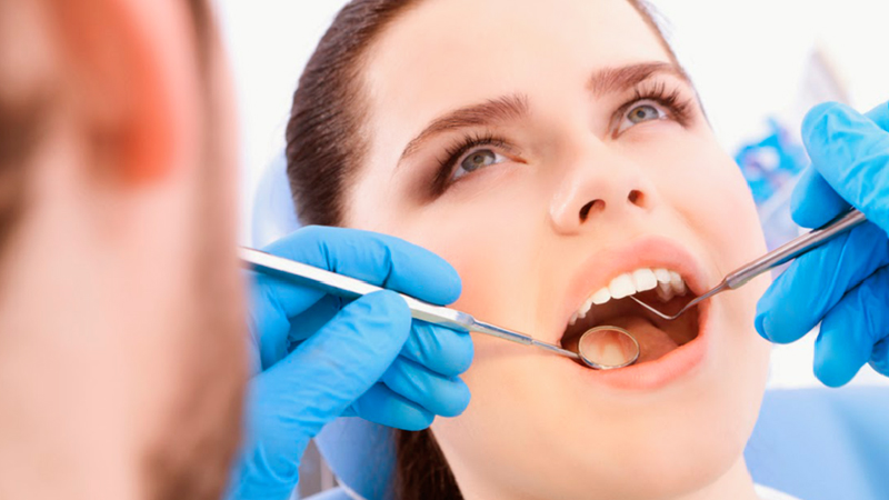 مزایای استفاده از تکنیک های وستیبولوپلاستی | بهترین دندانپزشک اصفهان