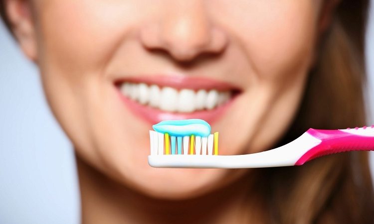 روش های مراقبت خانگی دندان | بهترین ایمپلنت اصفهان