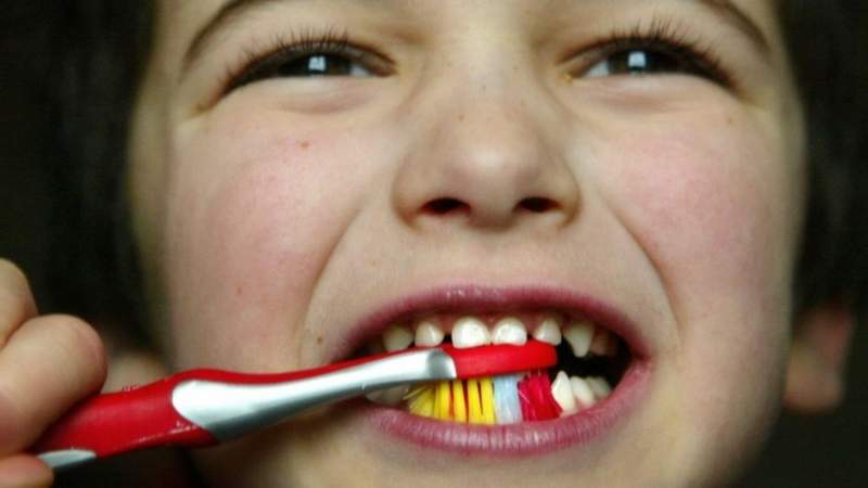 پیشگیری از پوسیدگی دندان در کودکان و نوجوانان | بهترین دندانپزشک زیبایی اصفهان