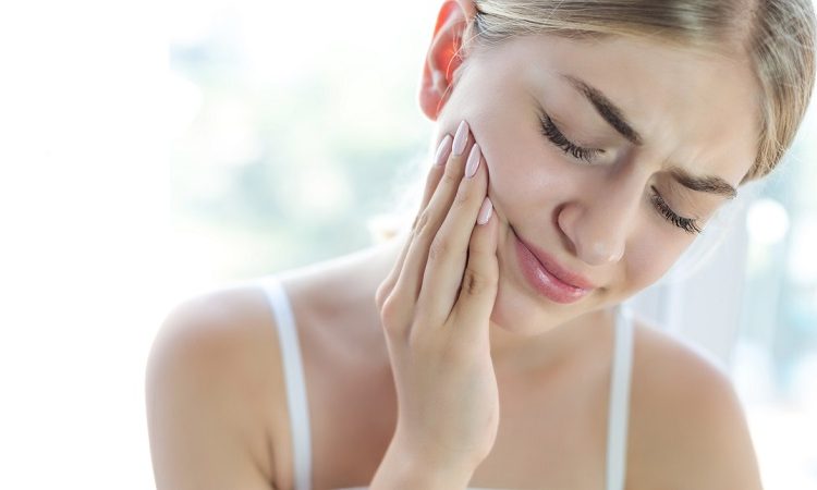 What are the causes of throbbing tooth pain? | The best dentist in Isfahan