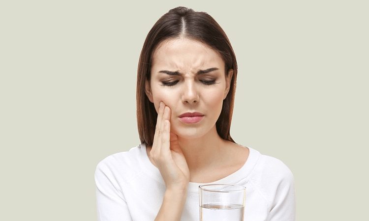 Treatment methods for tooth sensitivity | The best gum surgeon in Isfahan