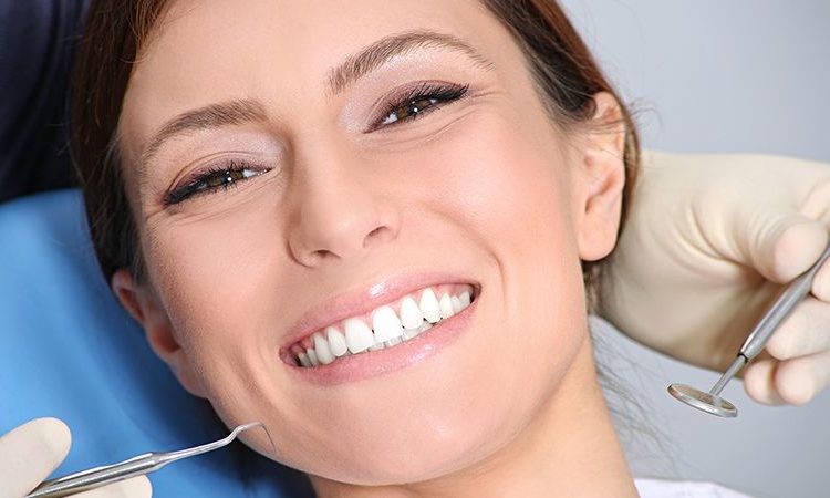 Characteristics of suitable people for dental laminate | The best dentist in Isfahan