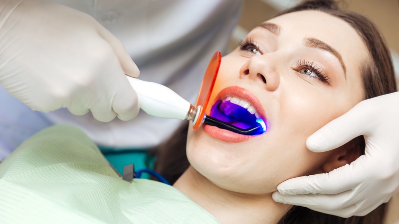 کاربرد لیزرهای دیود در دندانپزشکی | بهترین دندانپزشک اصفهان