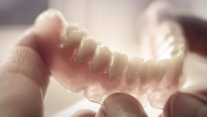 Types de prothèses dentaires et utilisations | Le meilleur dentiste cosmétique à Ispahan