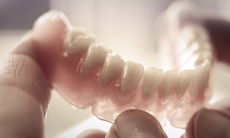 أنواع تركيبات الأسنان واستخداماتها | افضل دكتور اسنان تجميلي في اصفهان