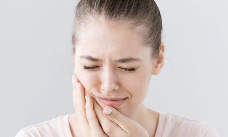 Causes and symptoms of toothache | The best gum surgeon in Isfahan