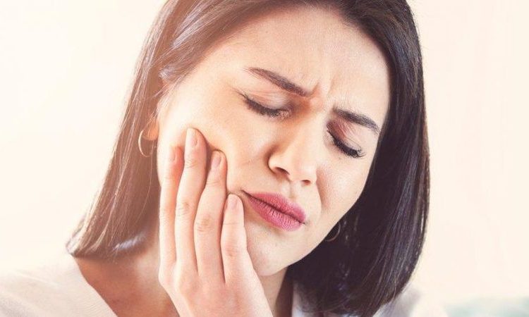 Common methods of treating toothache | The best implant in Isfahan