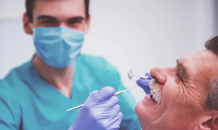 Complications and risks of implant implantation in the elderly | The best dentist in Isfahan