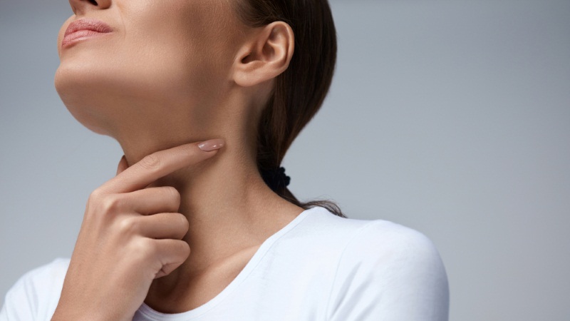 Causes courantes de mal de langue et de mal de gorge | Le meilleur ...