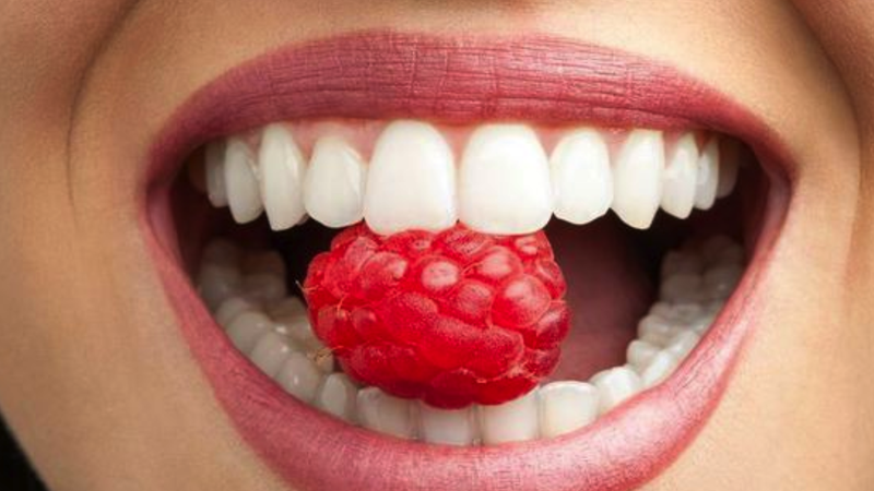 علت تغییر رنگ دندان | بهترین جراح لثه اصفهان