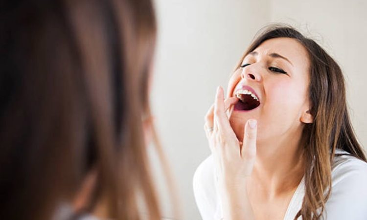 أسباب ألم الأسنان المغلفة | افضل دكتور اسنان تجميلي في اصفهان