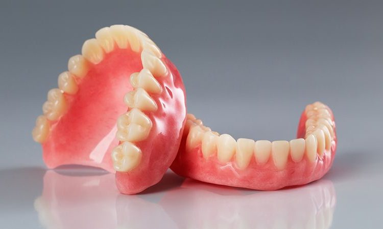 کاربرد انواع پروتز متحرک دندان | افضل دكتور اسنان في اصفهان