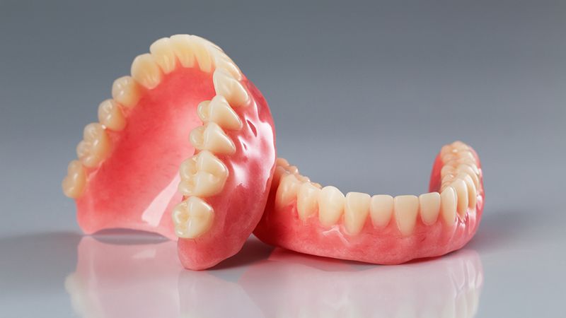 کاربرد انواع پروتز متحرک دندان | بهترین دندانپزشک اصفهان