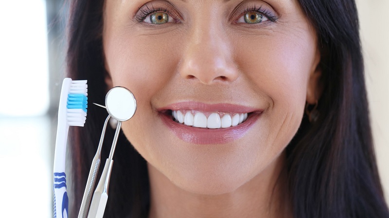 روش های سفید کردن کامپوزیت دندان | بهترین ایمپلنت اصفهان