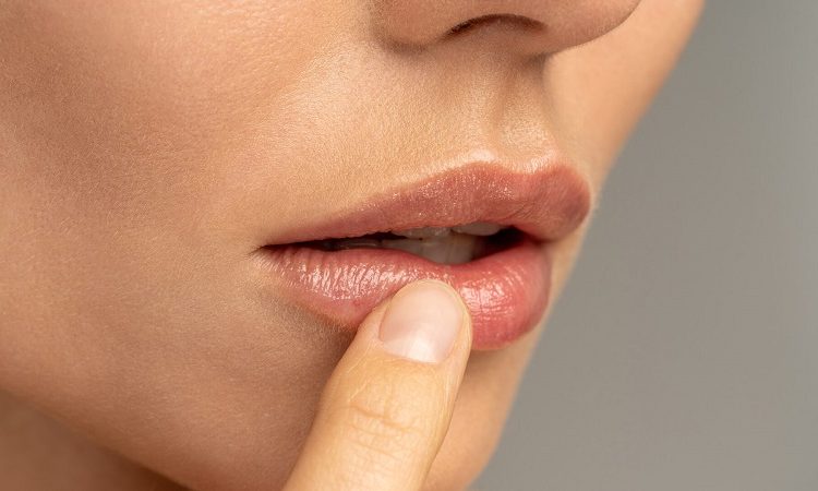 Factors causing numbness in the lips | The best cosmetic dentist in Isfahan