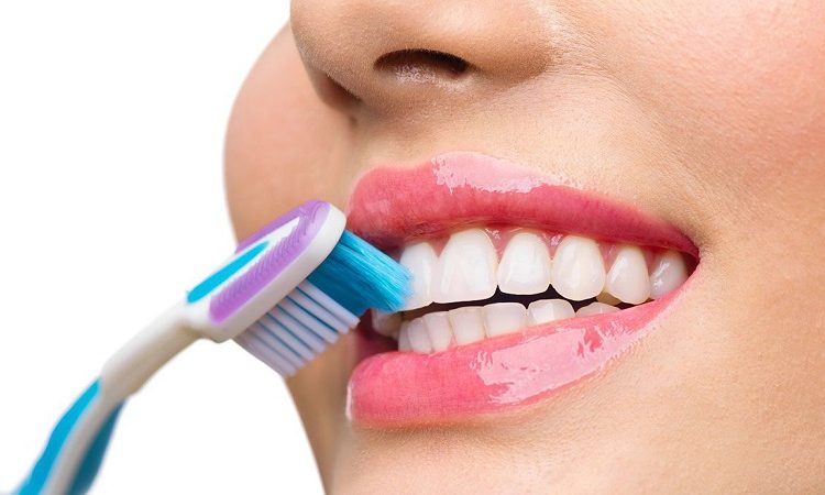 Toothbrushes for composite teeth | The best cosmetic dentist in Isfahan