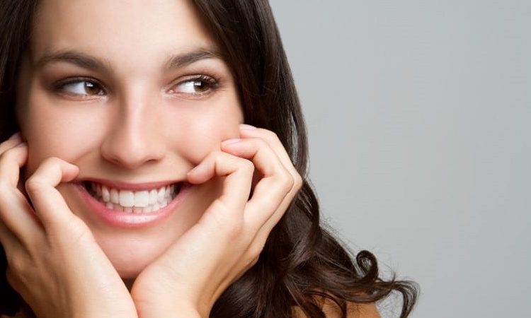 Choisir le plus beau modèle de dent pour corriger le design du sourire | Le meilleur implant à Ispahan