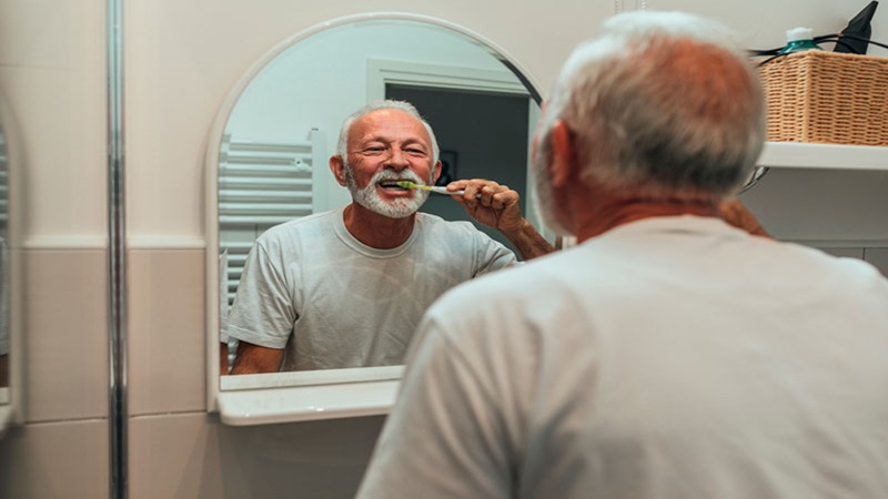 تأثیر سن بر سلامت دهان | The best dentist in Isfahan - the best gum surgeon in Isfahan - the price of dental implants in Isfahan| Dr. Hossein Borjian