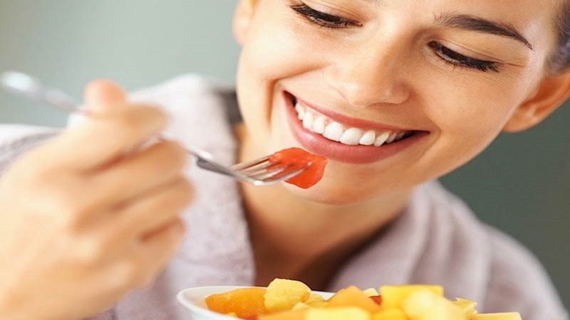 تأثیر رژیم غذایی بر سلامت لثه و استخوان | The best dentist in Isfahan - the best gum surgeon in Isfahan - the price of dental implants in Isfahan| Dr. Hossein Borjian