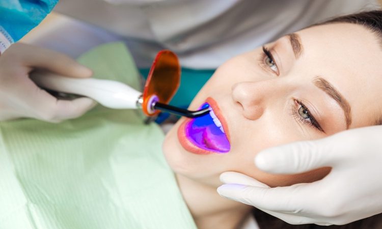 روش‌های نوین در دپیگمنتیشن دندان‌ها با استفاده از لیزر | بهترین دندانپزشک اصفهان-بهترین جراح لثه اصفهان-قیمت ایمپلنت دندان اصفهان| دکتر حسین برجیان