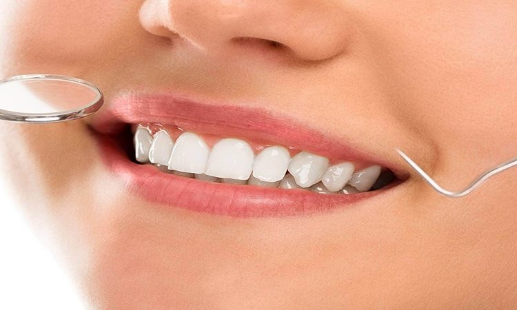 چه بخوریم تا دندان‌ها و لثه‌ها سالم‌تر بمانند؟ | دکتر حسین برجیان (بهترین دندانپزشک اصفهان-بهترین جراح لثه اصفهان-بهترین دندانپزشک زیبایی اصفهان)