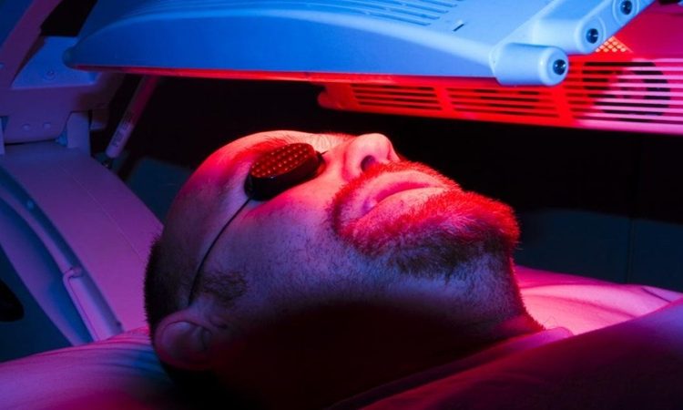 مقایسه فوتوداینامیک تراپی با روش‌های سنتی درمان عفونت‌های پریودنتال | بهترین دندانپزشک اصفهان-بهترین جراح لثه اصفهان-قیمت ایمپلنت دندان اصفهان| دکتر حسین برجیان