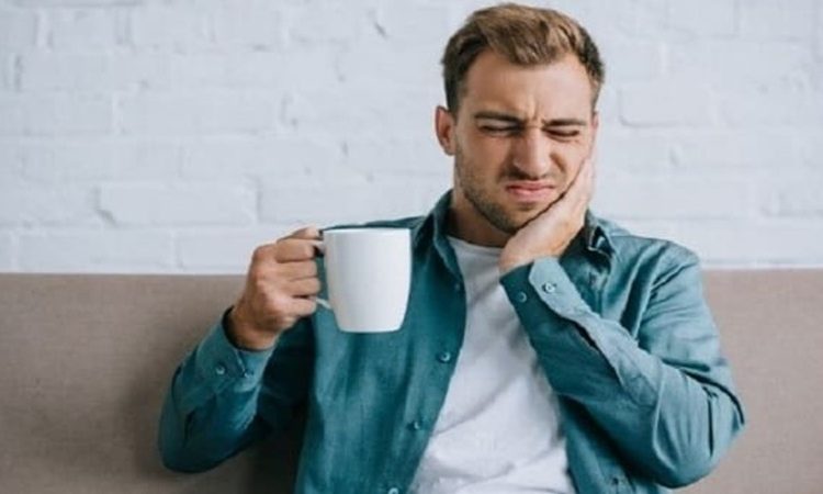 چرا دندان‌هایم به سرما یا گرما حساس هستند؟ | دکتر حسین برجیان (بهترین دندانپزشک اصفهان-بهترین جراح لثه اصفهان-بهترین دندانپزشک زیبایی اصفهان)