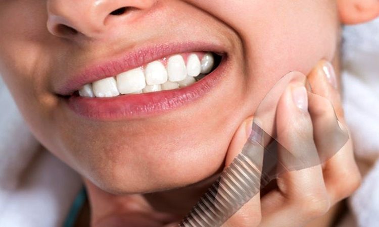 آیا ایمپلنت دندان درد دارد و روند بهبود آن چگونه است؟ | دکتر حسین برجیان (بهترین دندانپزشک اصفهان-بهترین جراح لثه اصفهان-بهترین دندانپزشک زیبایی اصفهان)